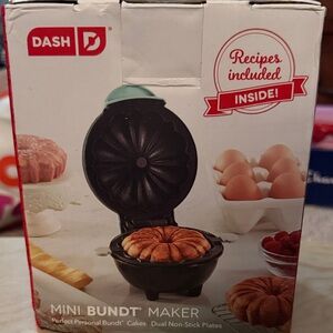 Dash Mini Bundt Maker - Tiffany Blue color/teal